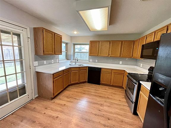 5th image of 4003 Elmwood Drive
