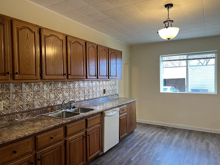 743 Eddy St — Photo 21