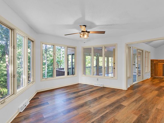 5th image of 113 Cumberland Dr