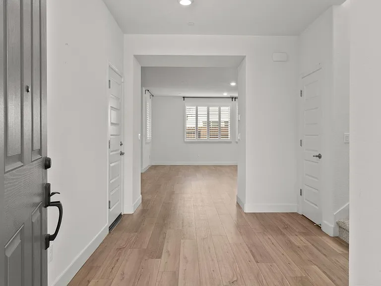 6089 Waddington Way — Photo 14