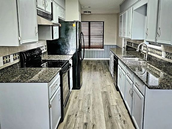 4th image of 402 Highridge Cv