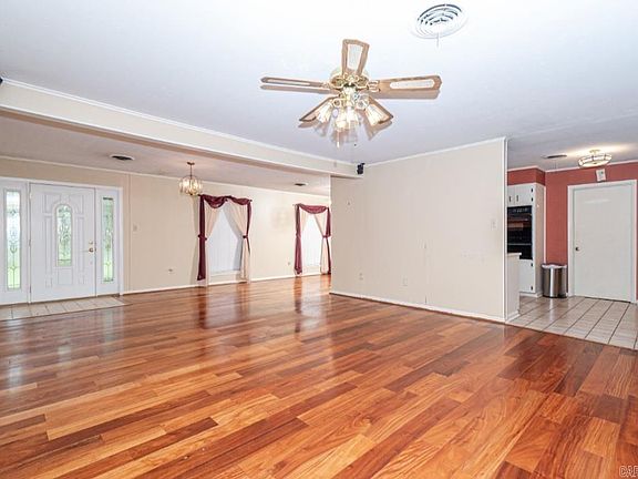 5th image of 1014 W Daniels St