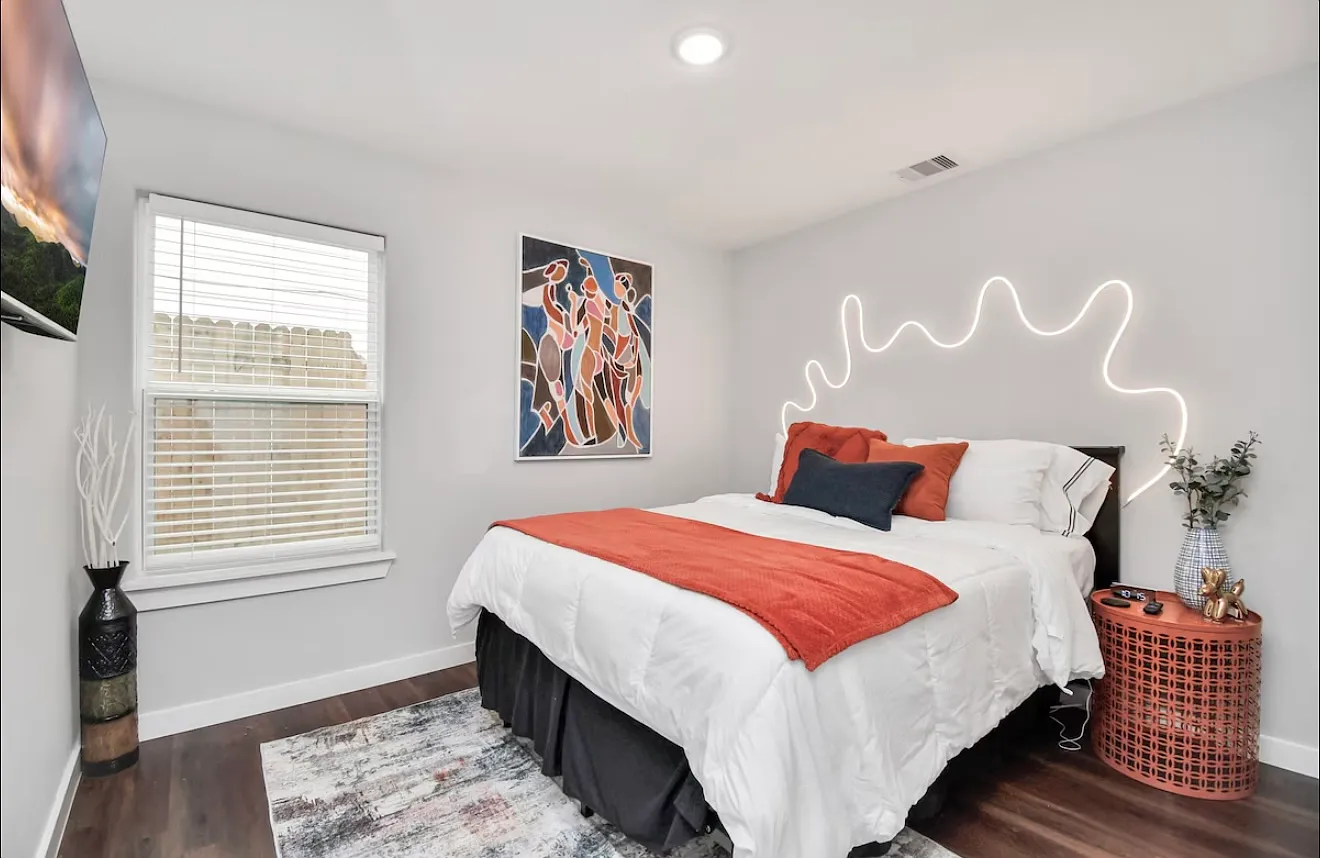 3 bed, 1160 sqft, $2,000 — Photo 2