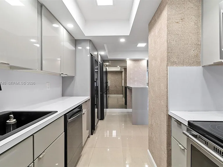 9801 Collins Ave #11O — Photo 14