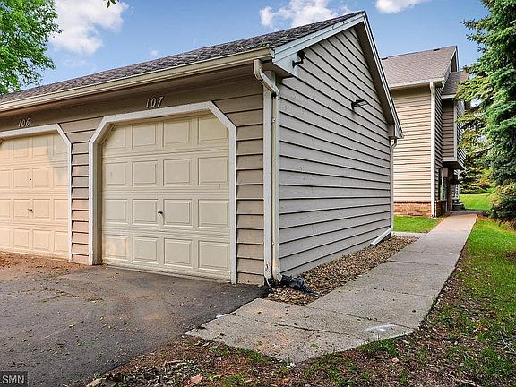 Detached garage