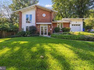 9528 Starmont Rd, Bethesda, MD 20817