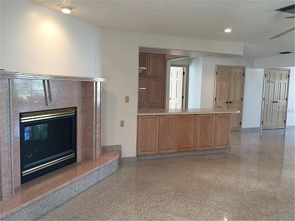 5th image of 2510 Hibiscus Dr W