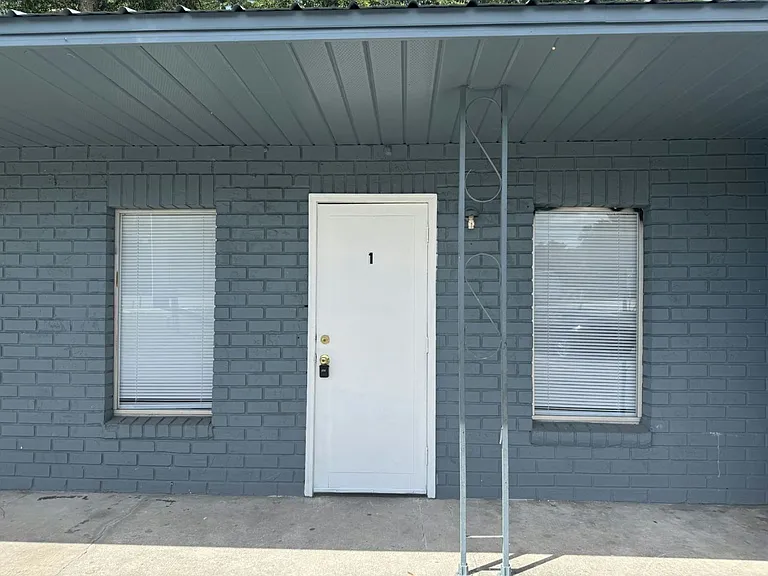Leesburg Estates — Photo 2
