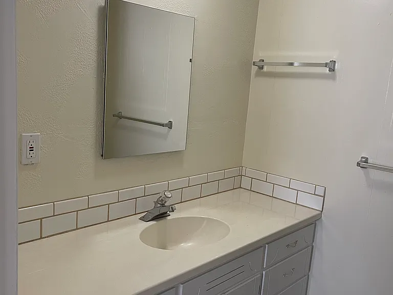 140 W 2nd Ave — Photo 11