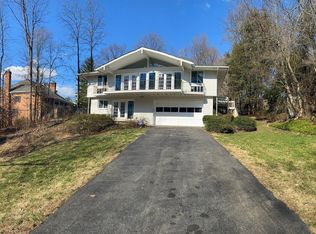 6900 Heatherhill Rd, Bethesda, MD 20817