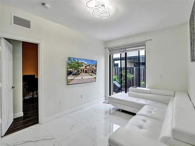 4 bed, 3.0 bath, 1783 sqft, $4,100 — Photo 4
