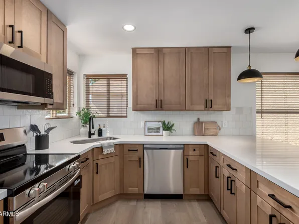 921 S VAL VISTA Drive #32, Mesa, AZ 85204