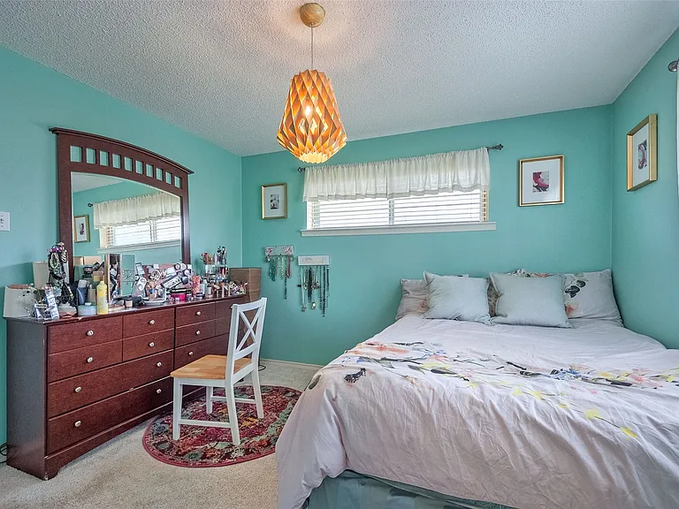 5739 Banting Way — Photo 9