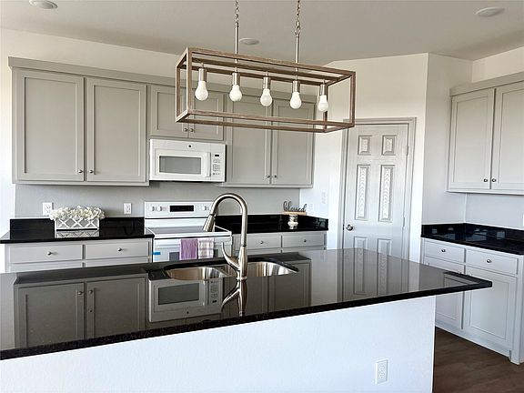 3rd image of 1015 Springview Ln