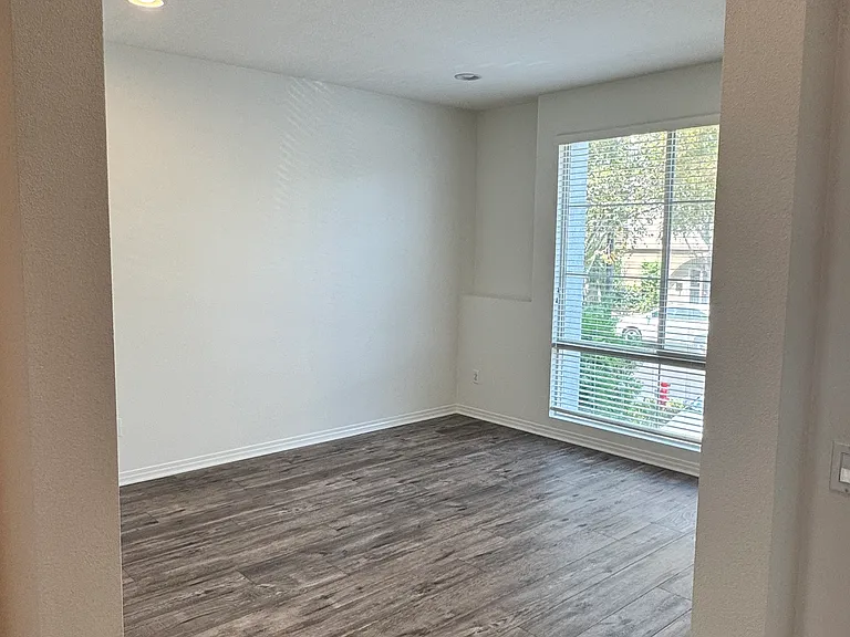13127 Union Ave #104 — Photo 2