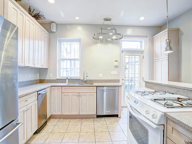 1419 Monroe St NW — Photo 8