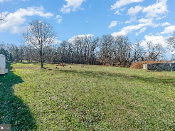 Stoverstown Rd, Spring Grove, PA 17362