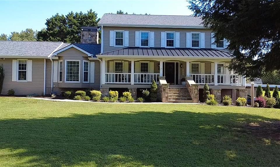 1st image of 162 Hartfield Ln
