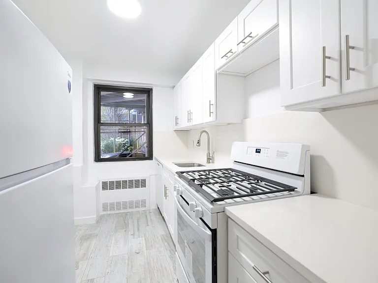 305 E 86th St #5GE — Photo 3
