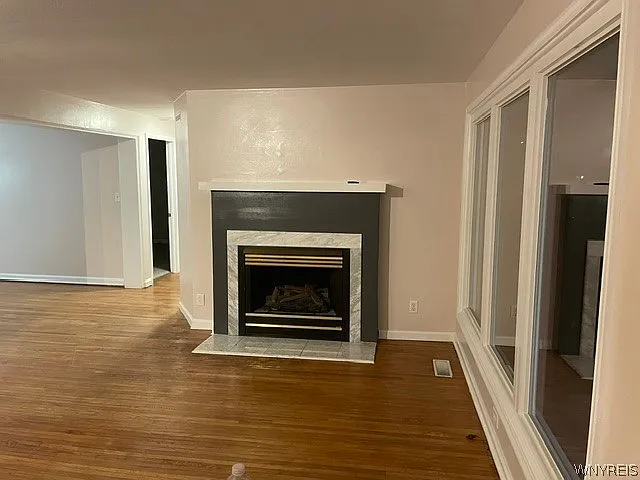 2 bed, 1.0 bath, 1076 sqft, $1,900 — Photo 4