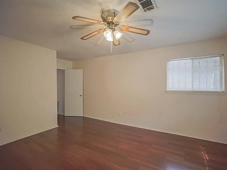 7010 Captain Dr — Photo 19