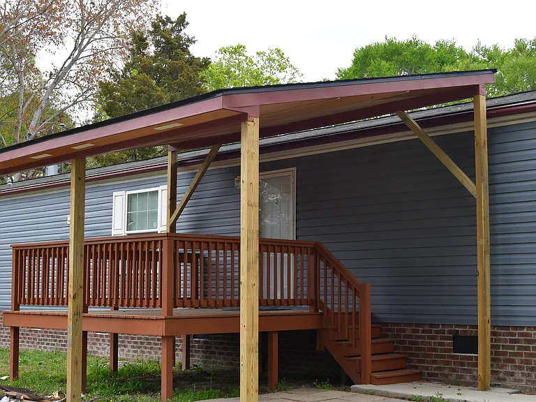 122 Willow Dr — Photo 2