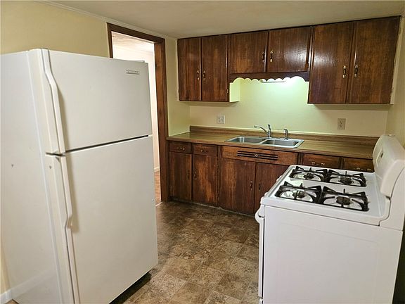 5th image of 205 Maple Ln