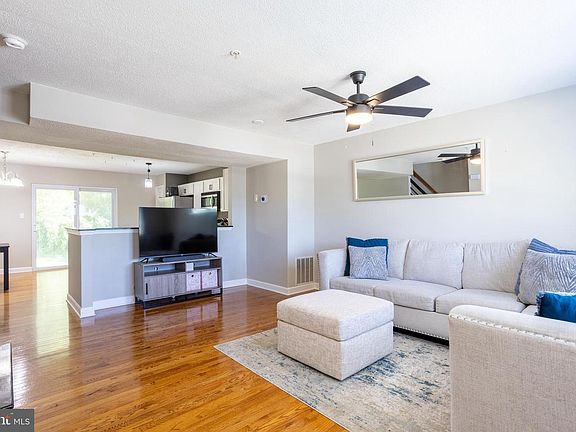 5th image of 1412 Golden Rod Ct #1412