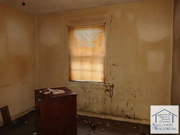 3rd image of 2221 Bassett Hts