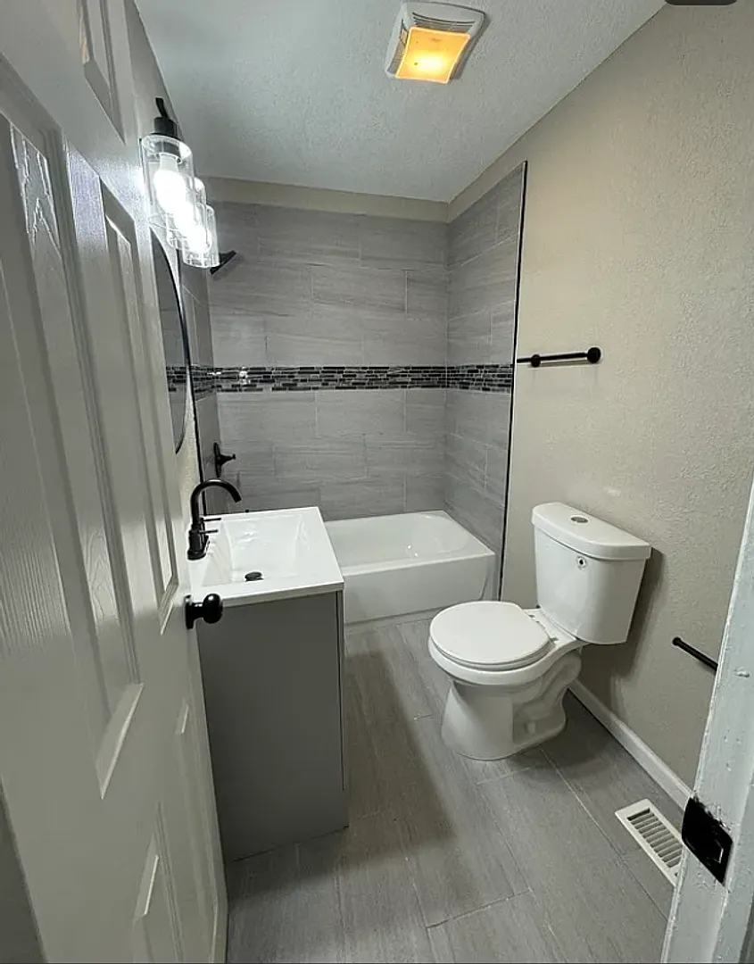 3-Bedroom, 2 Bath Single Family for Rent in Kansas City| Attached Garage & Modern Kitchen — Photo 4