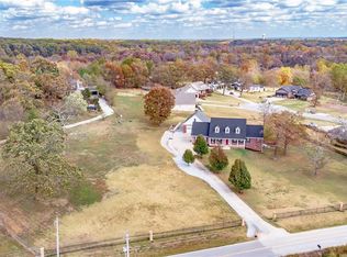 5210 Town Vu Rd, Bentonville, AR 72712