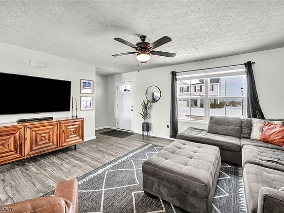 5th image of 2688 Himelrigh Blvd