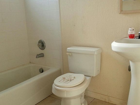 5th image of 211 Circle Dr APT 25C