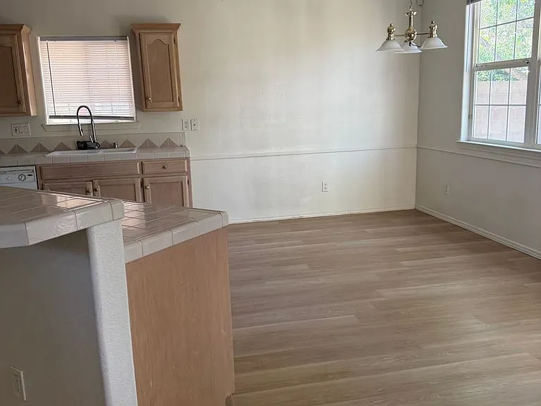7408 Tricia Rd NE — Photo 2