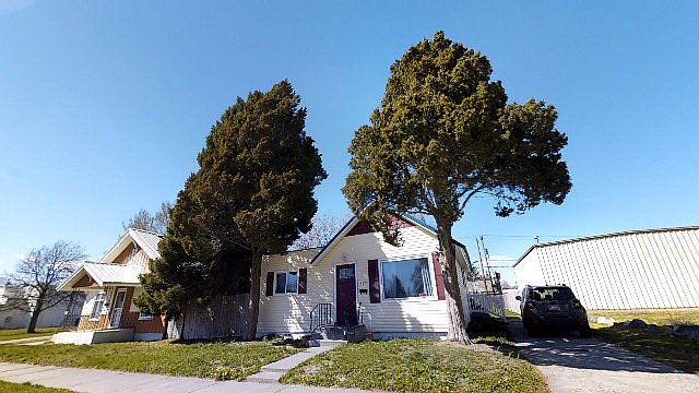1st image of 425 2nd St