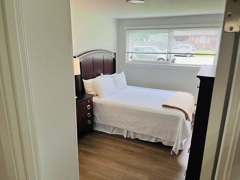 1006 B St SE — Photo 14