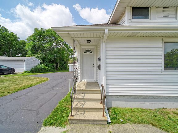 3rd image of 208 S Brown St