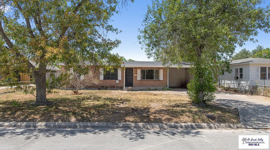 3 bed, 1.0 bath, 975 sqft, $1,250 — Photo 2