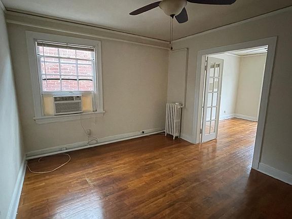 4th image of 1008 N Belmont Ave APT C