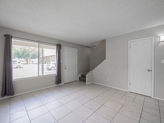 4th image of 15 E Carter Dr