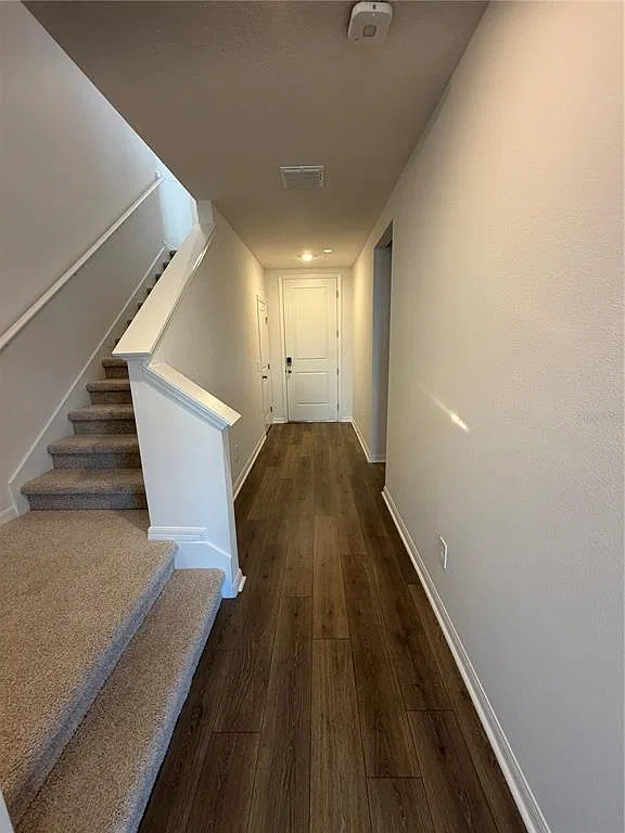 4 bed, 3.0 bath, 2387 sqft, $2,375 — Photo 2