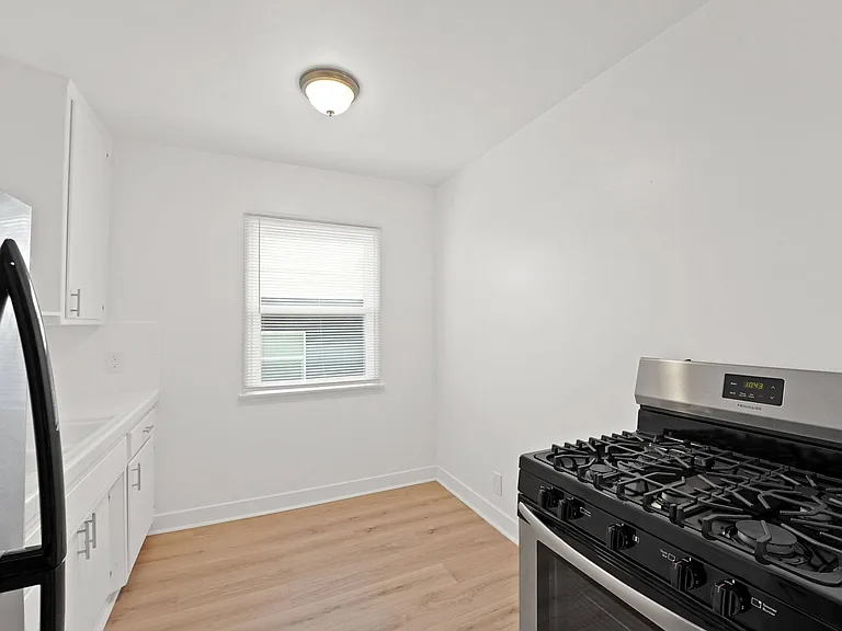 1844-1850 North Harvard — Photo 9