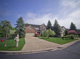 1054 Park Place Ct, Bloomfield Hills, MI 48302