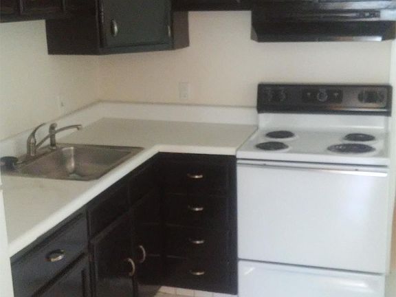 3rd image of 226 Knightsmanor Ct
