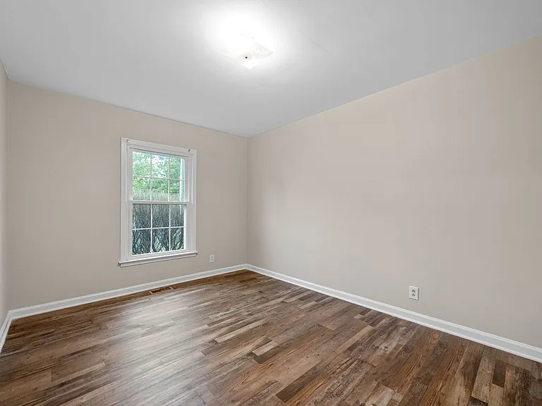 410 Appleton Dr — Photo 16