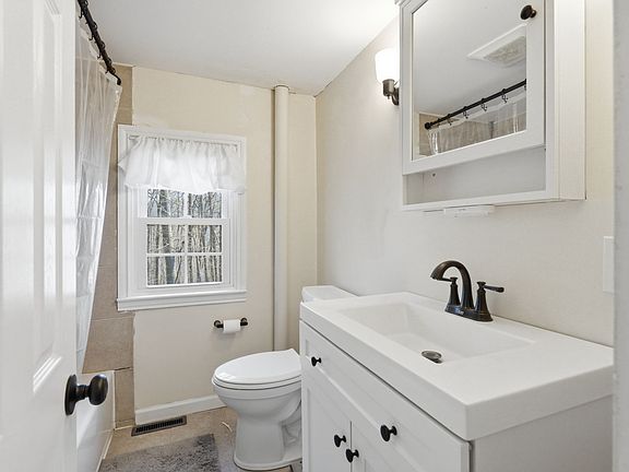 2nd image of 418 Southbank Rd #1