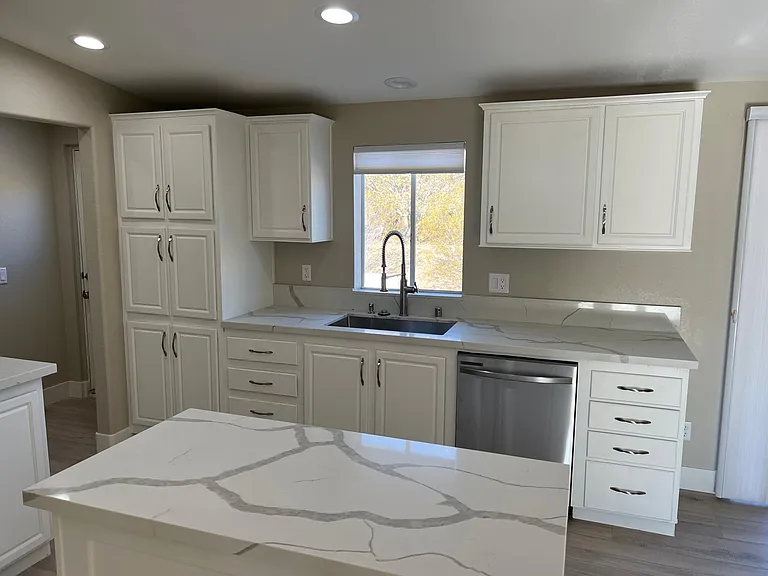 7095 Carolyn Ave — Photo 2