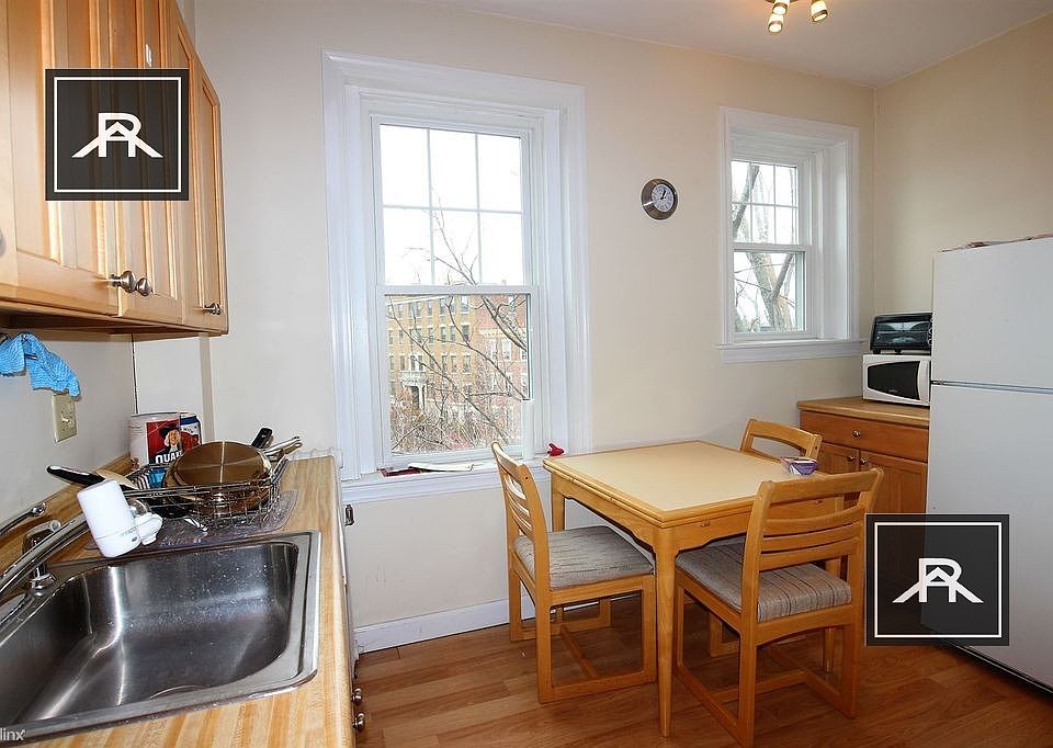1st image of 166 Strathmore Rd #21
