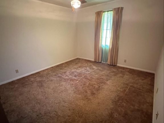 5th image of 613 Magnolia St