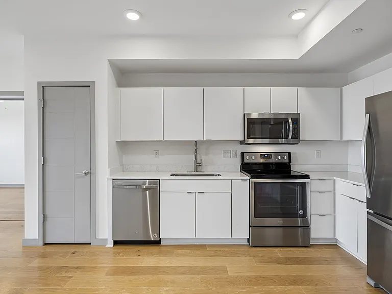 400 Herron Dr #418 — Photo 8